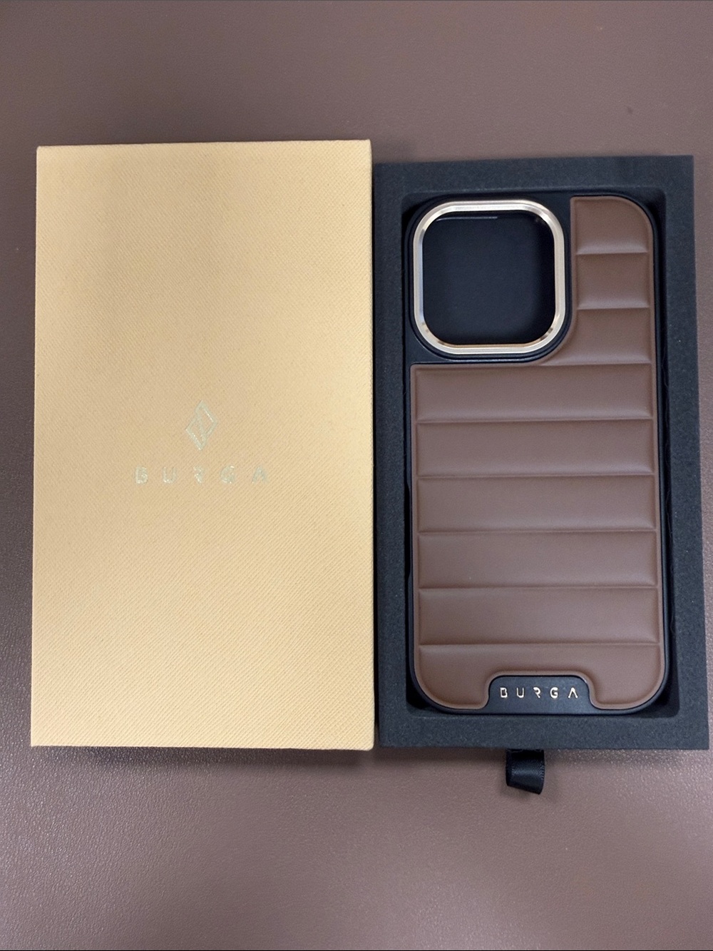 Burga Elite Puffy Dark •iPhone 16 Pro• - Picture 2 of 4